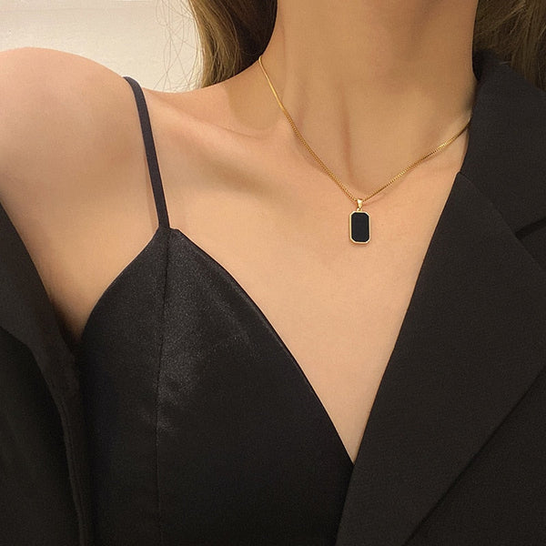 Black Shell Pendant Necklace